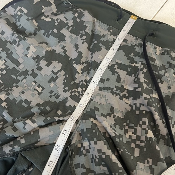 Lululemon Men's T.H.E. Short 9" Athletic Lined Micro Camo Print Sz L - Picture 7 of 10